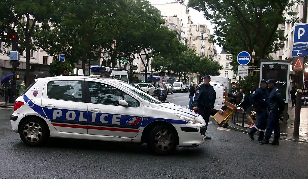 Islamic Terrorist Kills 4 Cops INSIDE French Anti-Terror…